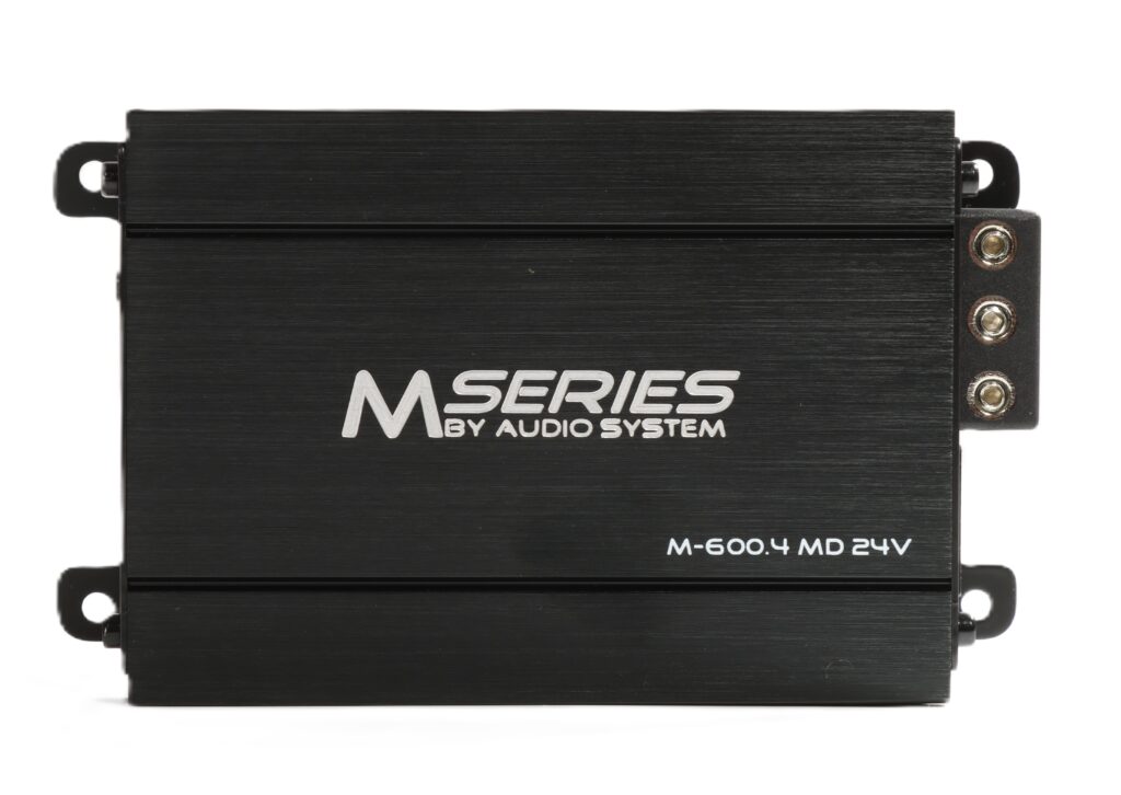 M-SERIES 4-Kanaals MINI-digitale-versterker 24V
